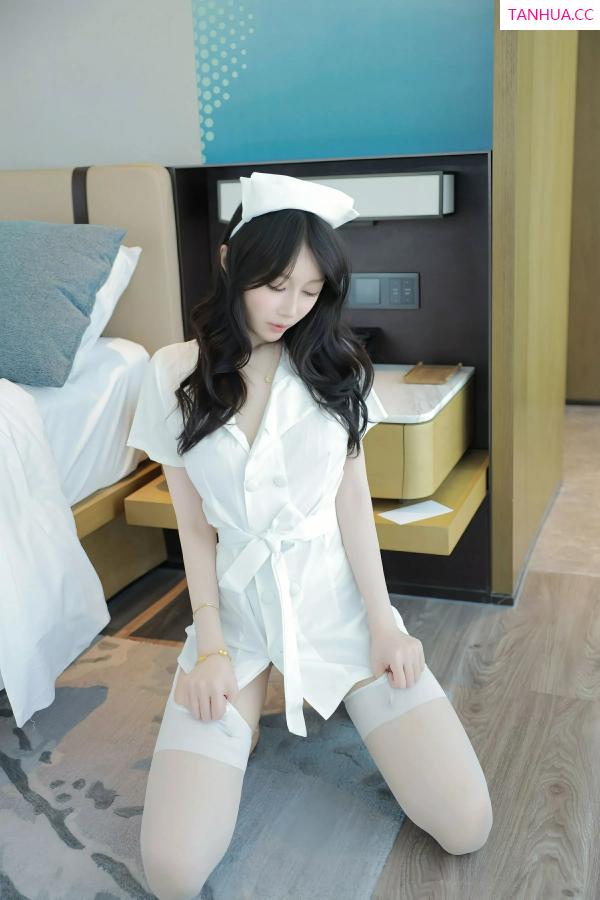 玥儿玥  [XiuRen]高清写真图 2025.07.04 No.10507 玥儿玥er 白色护士第13张图片
